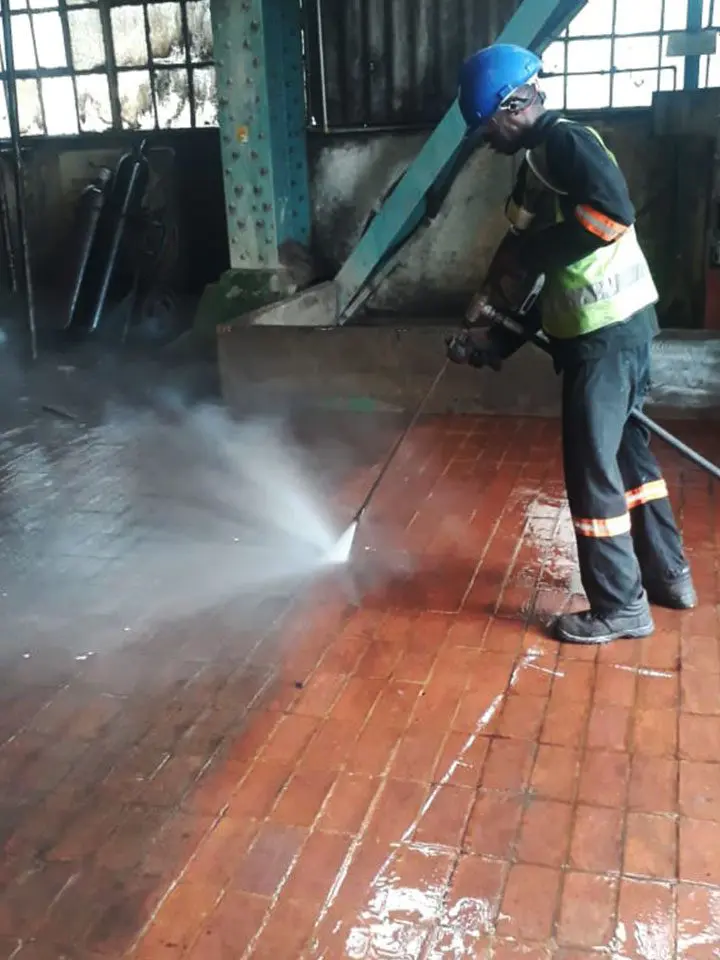 High-pressure industrial cleaning